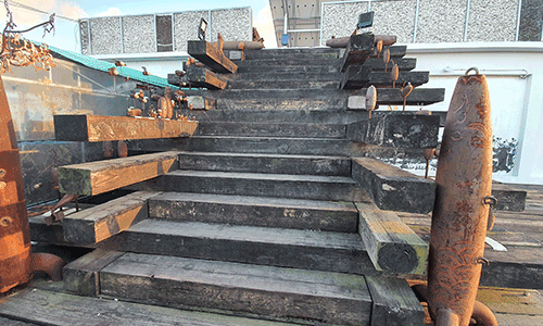 마을역사 학습장 옥상 계단