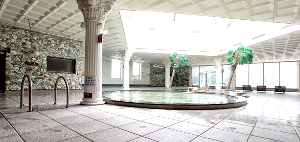 율암온천 내부전경